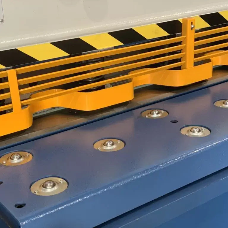 Steelmaster sm-sbhs2506 Hydraulic Guillotine, 2500mm x 6.5mm with Power Ballscrew Back Gauge