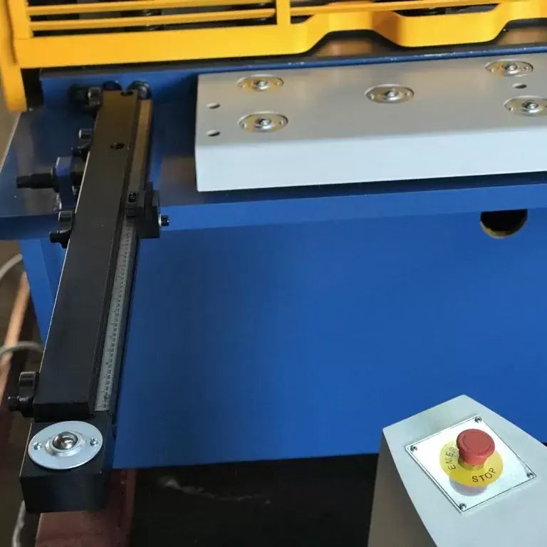 Steelmaster SM-SBHS2506PSS Hydraulic Guillotine 2500mm x 6.5mm, rear sheet supports, Power Ballscrew