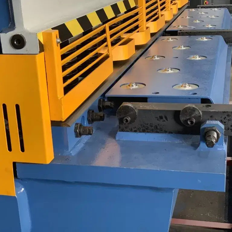 Steelmaster SM-SBHS2506PSS Hydraulic Guillotine 2500mm x 6.5mm, rear sheet supports, Power Ballscrew