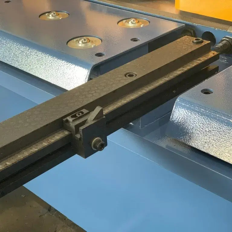Steelmaster sm-sbhs2506 Hydraulic Guillotine, 2500mm x 6.5mm with Power Ballscrew Back Gauge