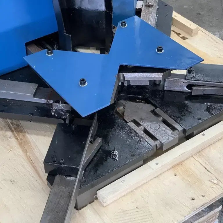 HVAC/Sheetmetal Corner TDF / TDC Auto Insert Machine. Steelmaster Model: CCM-18, Comprising Infeed