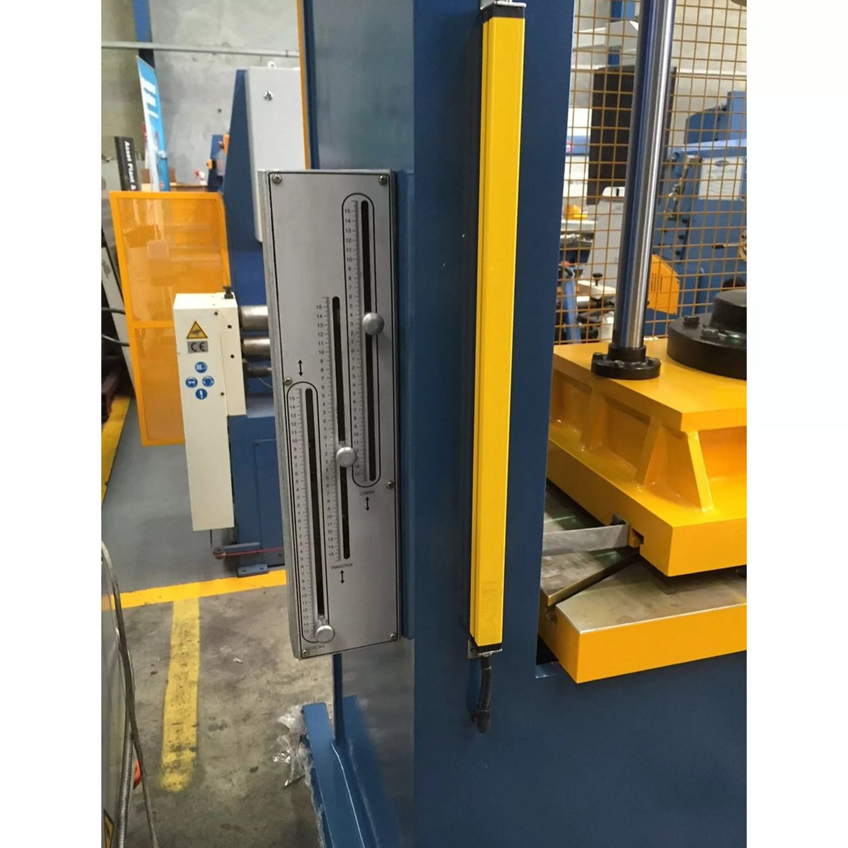 Hydraulic Press, 310 Ton Capacity, Heavy Duty Industrial