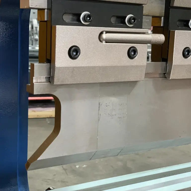 ULTIMO CNC Pressbrake 4000mm x 135Ton. 2 Axis Graphical CNC Controller, Precision Servo Drive.