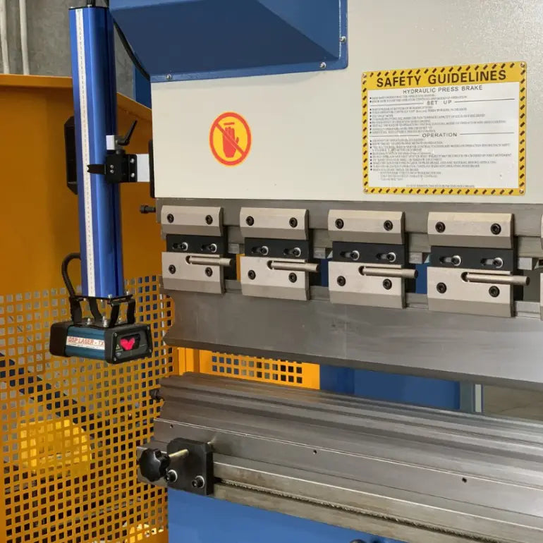 ULTIMO CNC Pressbrake 4000mm x 135Ton. 2 Axis Graphical CNC Controller, Precision Servo Drive.