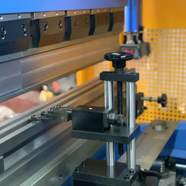ULTIMO CNC Pressbrake 4000mm x 135Ton. 2 Axis Graphical CNC Controller, Precision Servo Drive.