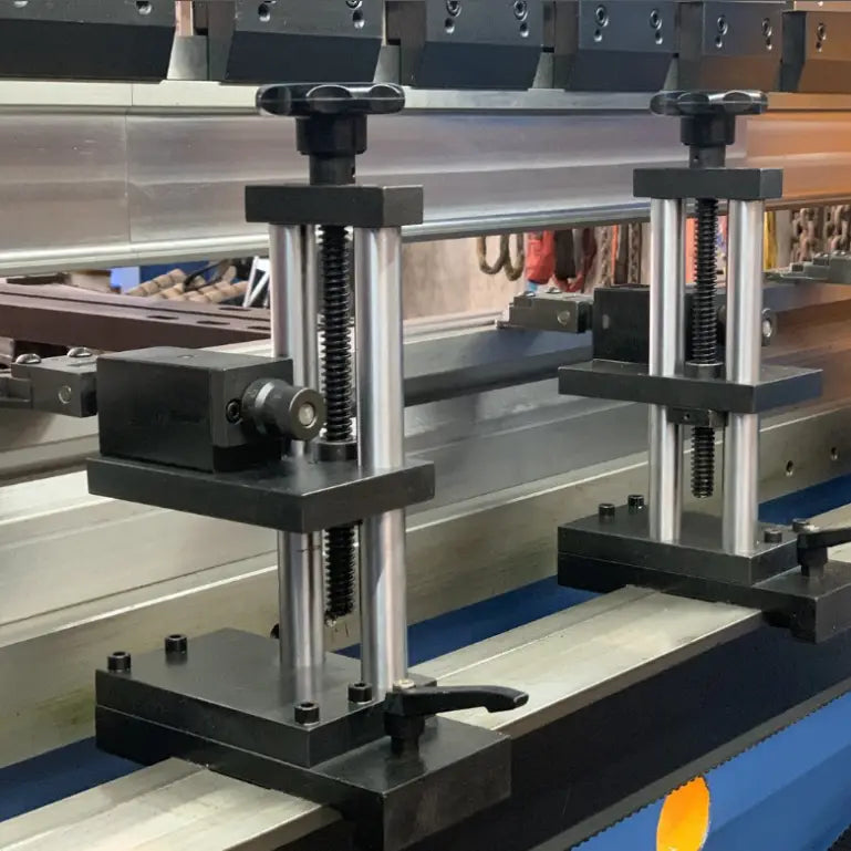 ULTIMO CNC Pressbrake 4000mm x 135Ton. 2 Axis Graphical CNC Controller, Precision Servo Drive.