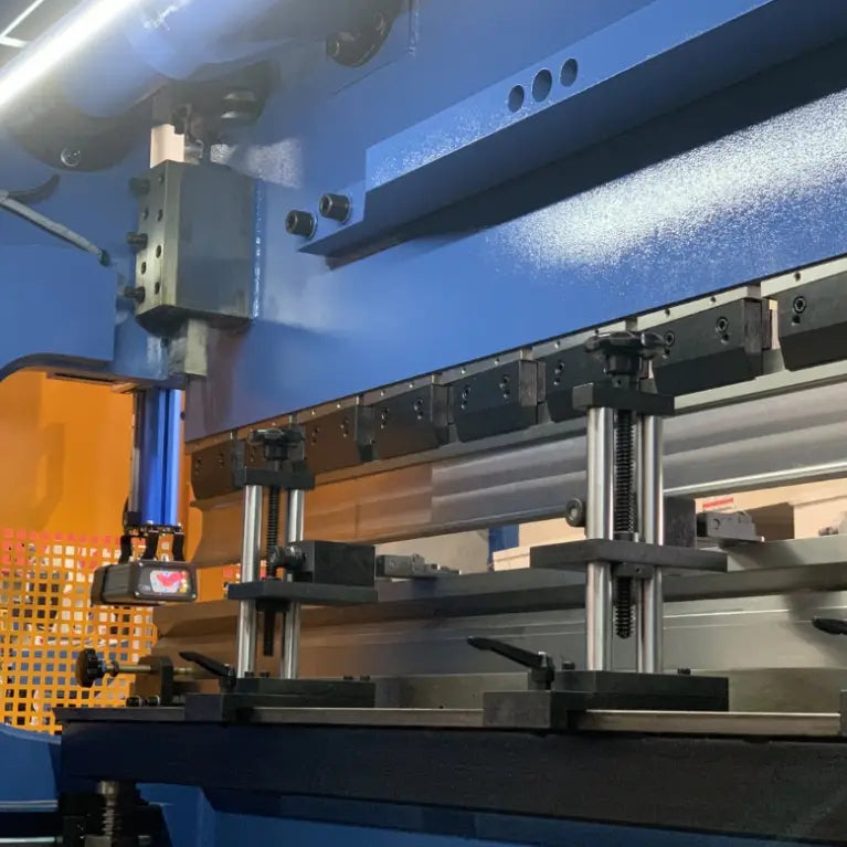 ULTIMO CNC Pressbrake 4000mm x 135Ton. 2 Axis Graphical CNC Controller, Precision Servo Drive.