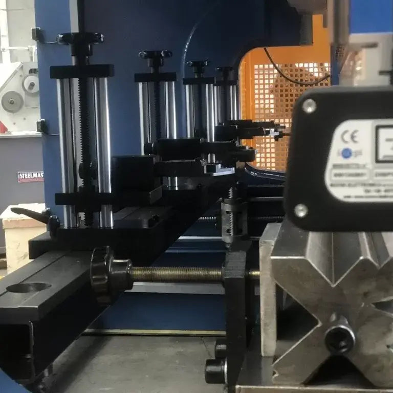 CNC Pressbrake ULTIMO 3200mm x 175Ton - 2 Axis Graphical CNC Controller, Precision Servo Drive