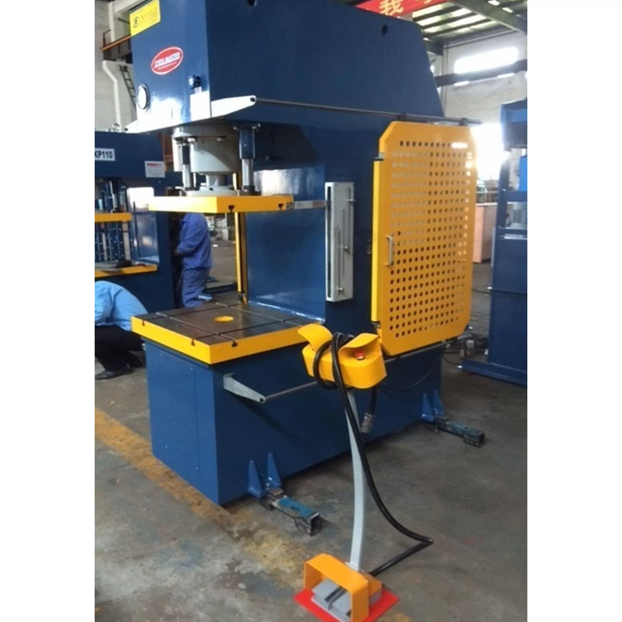 Open Front Hydraulic Press, 200 Ton Capacity, Heavy Duty