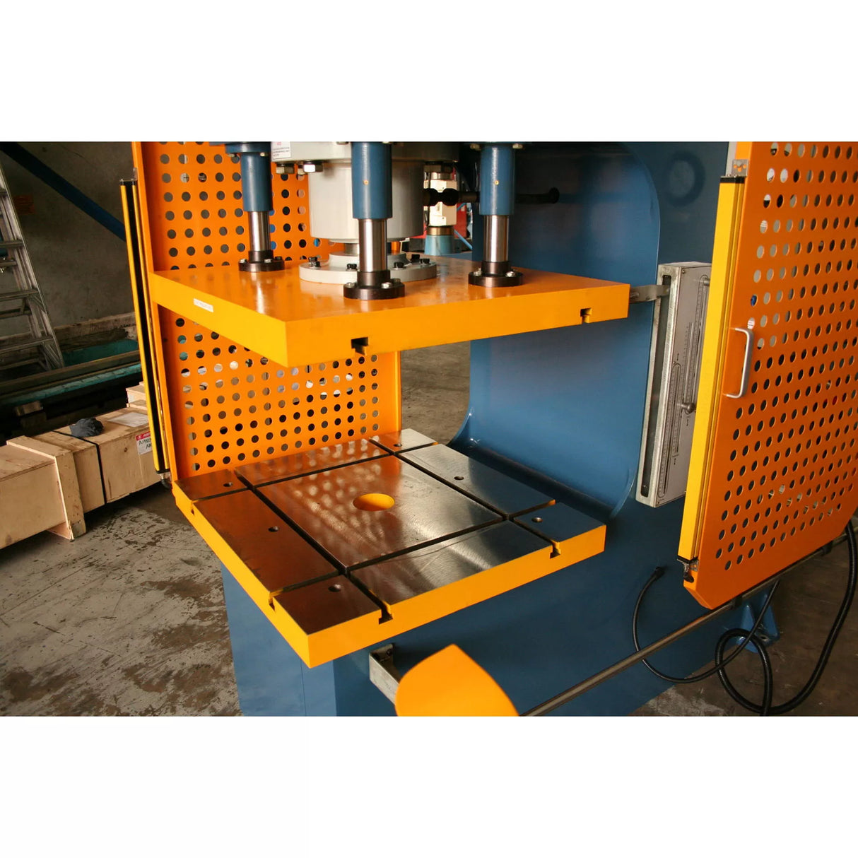 Open Front Hydraulic Press, 200 Ton Capacity, Heavy Duty