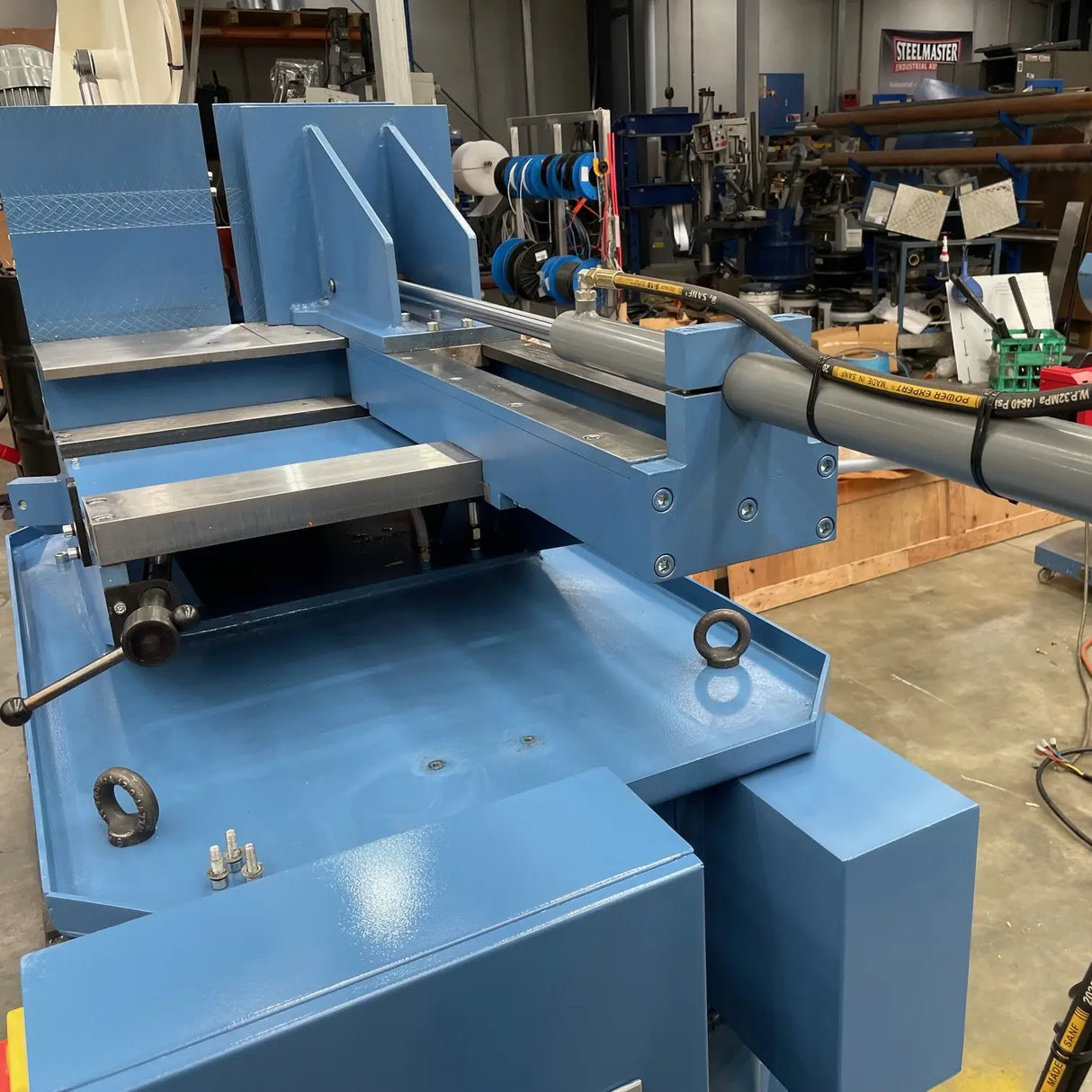 Professional Semi-Automatic Mitre Bandsaw, 620mm x 440mm Capacity, Mitre to 60°