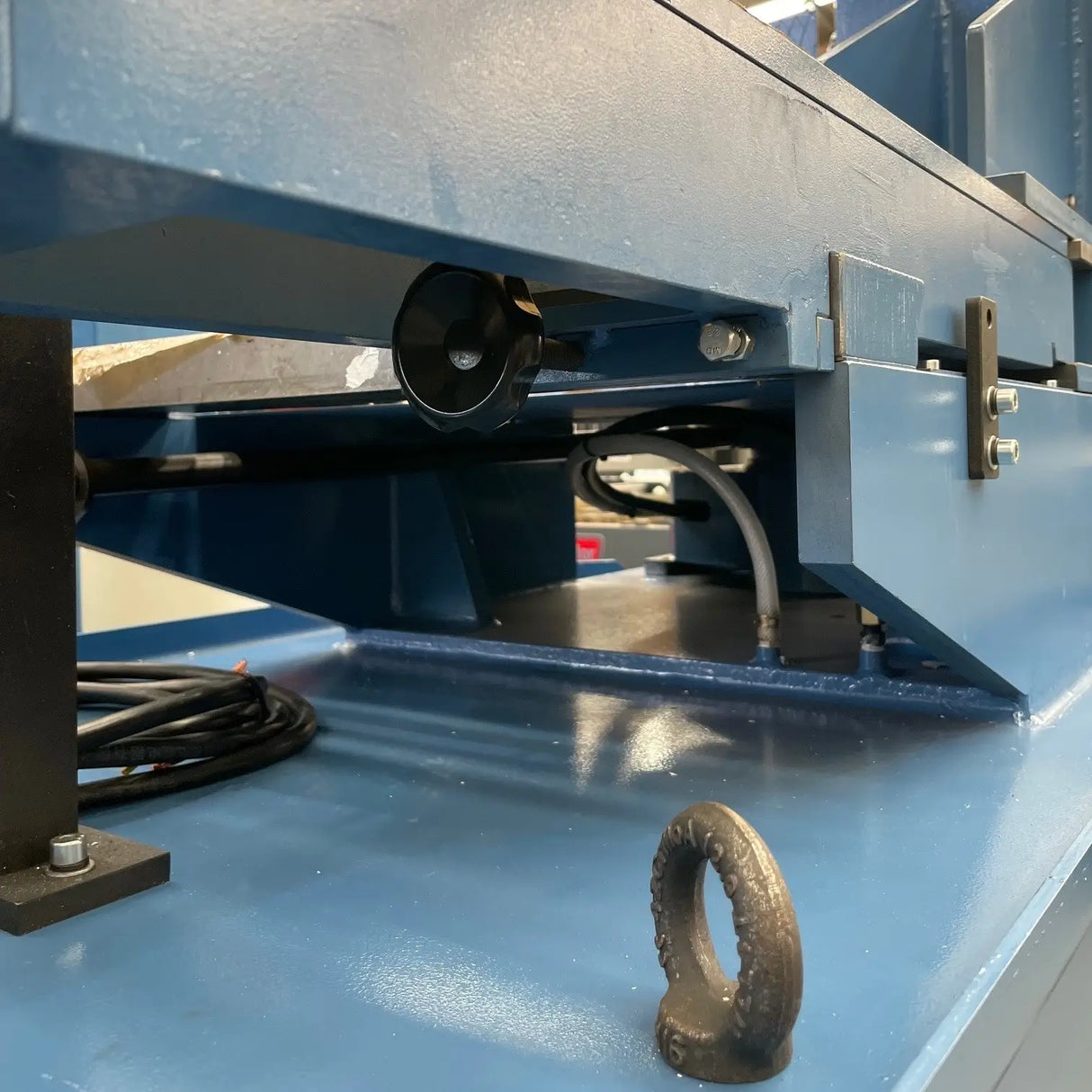 Professional Semi-Automatic Mitre Bandsaw, 620mm x 440mm Capacity, Mitre to 60°