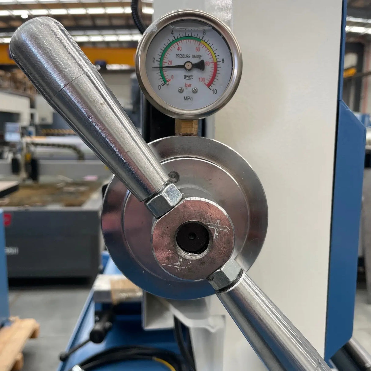 Professional Semi-Automatic Mitre Bandsaw, 620mm x 440mm Capacity, Mitre to 60°