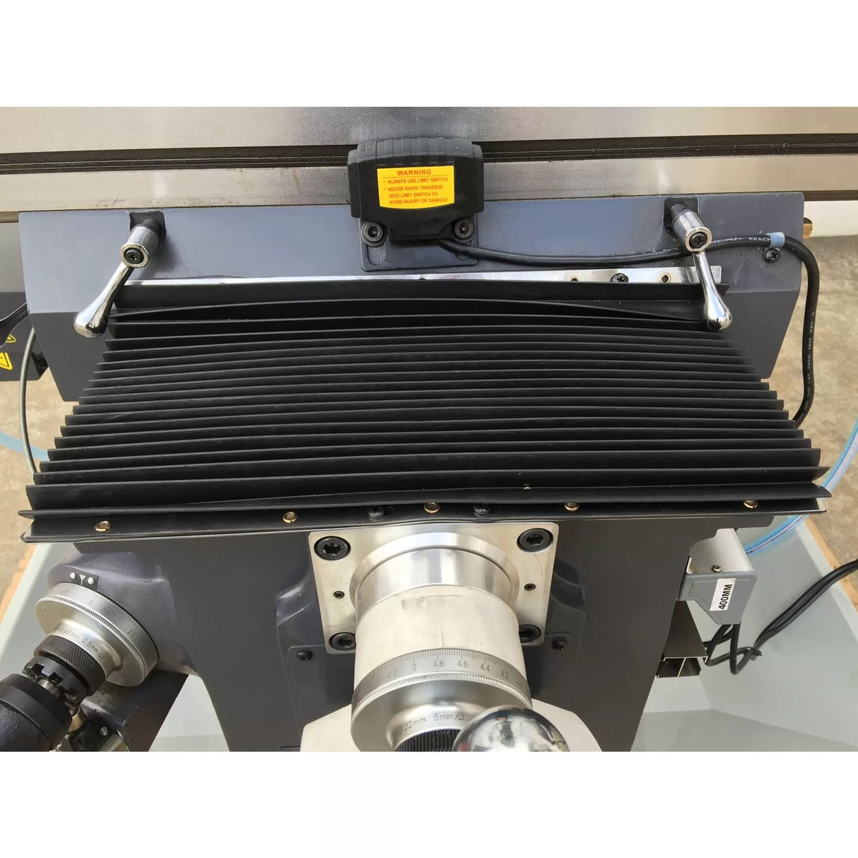 SM-KD4VS. Turret Mill Steelmaster. Pwr Draw Bar, ISO40 Spindle, 2 Axis Power Feed, 3 Axis DRO