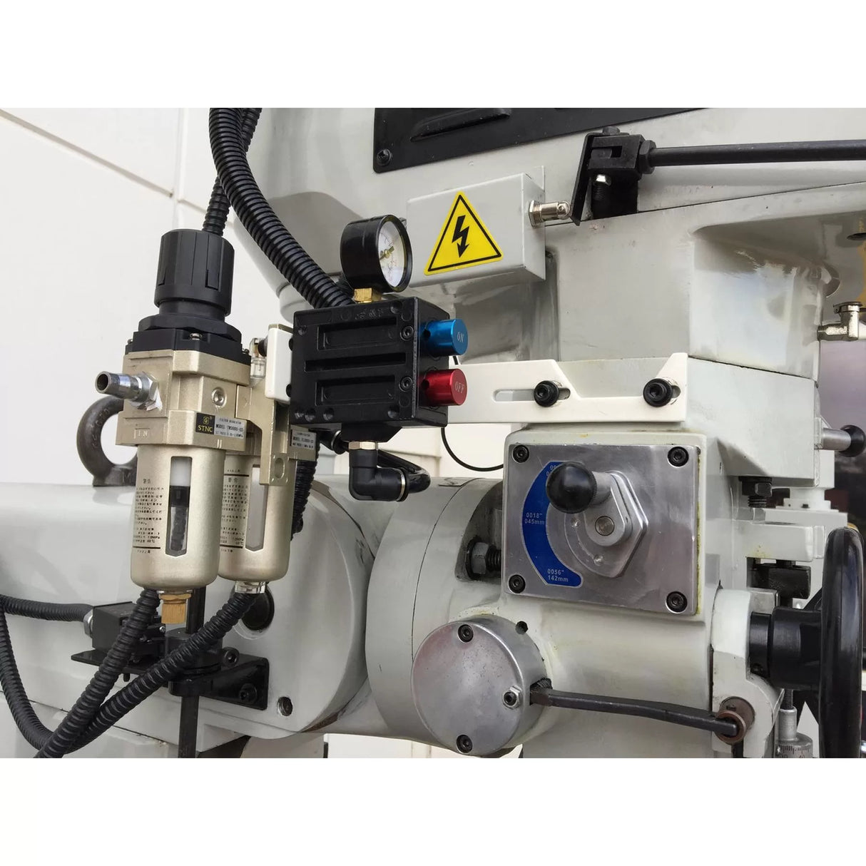 SM-KD4VS. Turret Mill Steelmaster. Pwr Draw Bar, ISO40 Spindle, 2 Axis Power Feed, 3 Axis DRO