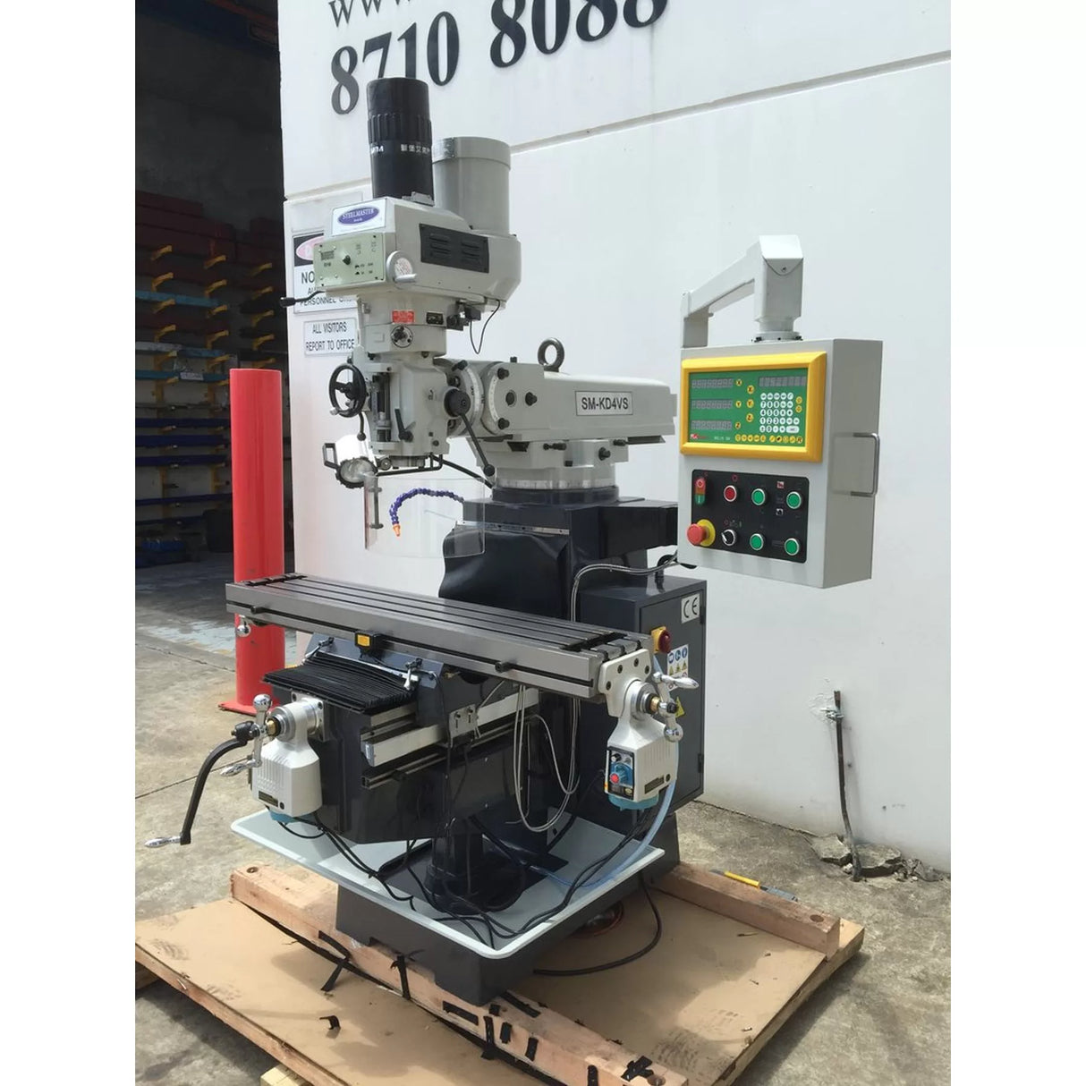 SM-KD4VS. Turret Mill Steelmaster. Pwr Draw Bar, ISO40 Spindle, 2 Axis Power Feed, 3 Axis DRO