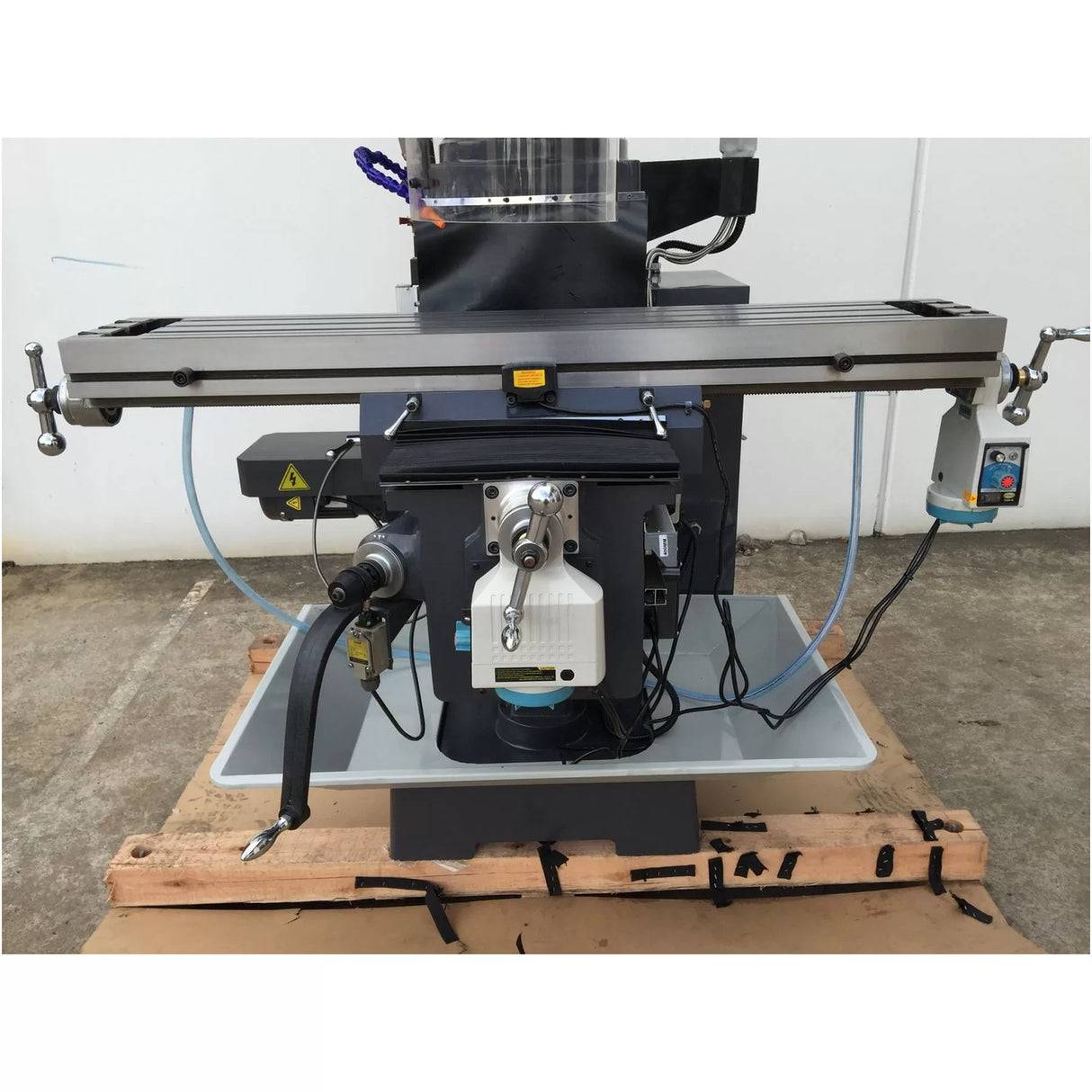 SM-KD4VS. Turret Mill Steelmaster. Pwr Draw Bar, ISO40 Spindle, 2 Axis Power Feed, 3 Axis DRO