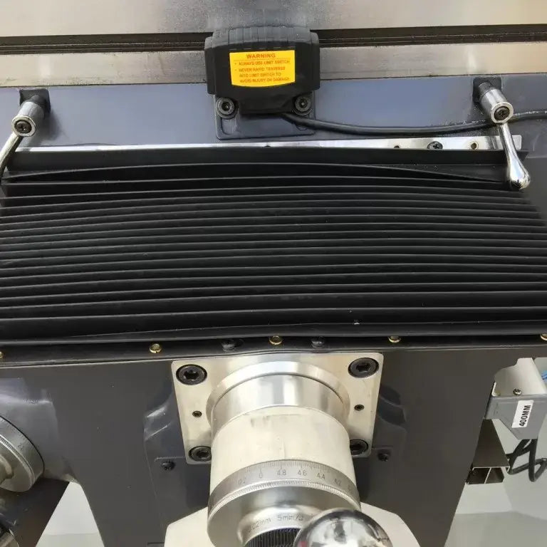 SM-KD4VS. Turret Mill Steelmaster. Pwr Draw Bar, ISO40 Spindle, 2 Axis Power Feed, 3 Axis DRO