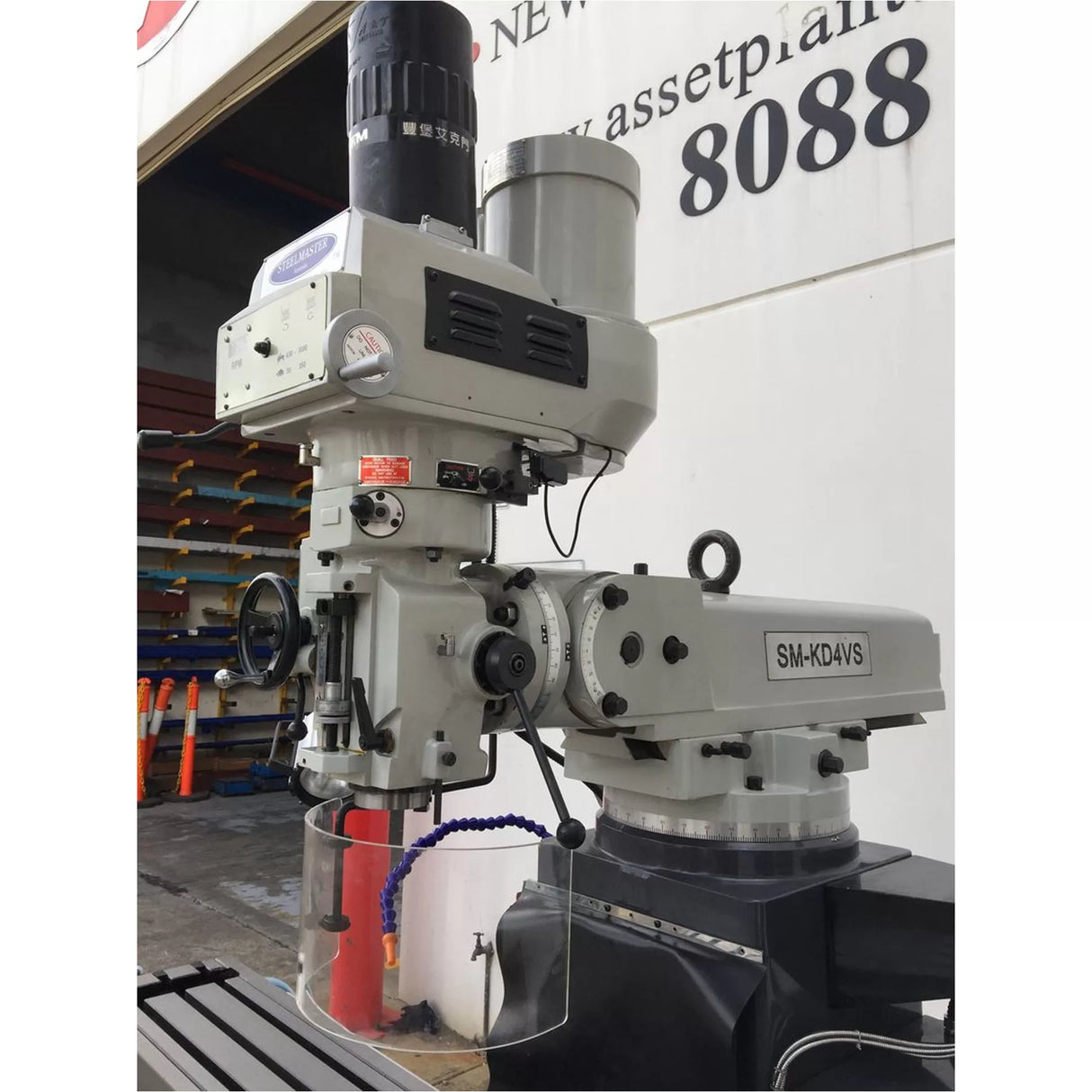 SM-KD4VS. Turret Mill Steelmaster. Pwr Draw Bar, ISO40 Spindle, 2 Axis Power Feed, 3 Axis DRO