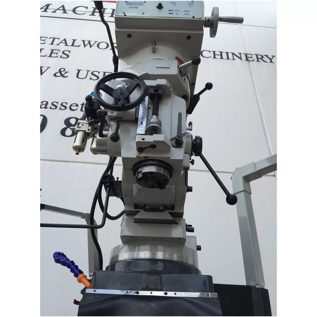 SM-KD4VS. Turret Mill Steelmaster. Pwr Draw Bar, ISO40 Spindle, 2 Axis Power Feed, 3 Axis DRO