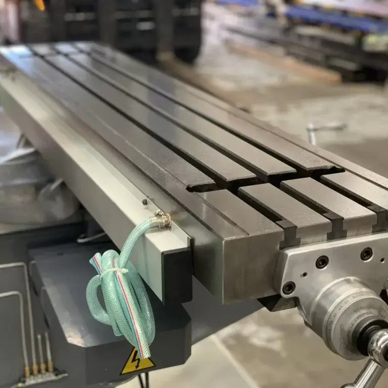 Turret Mill, Pwr Draw Bar, ISO40 Spindle, 2 Axis Power Feed, 3 Axis DRO