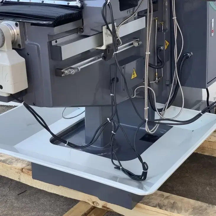 Turret Mill, Pwr Draw Bar, ISO40 Spindle, 2 Axis Power Feed, 3 Axis DRO