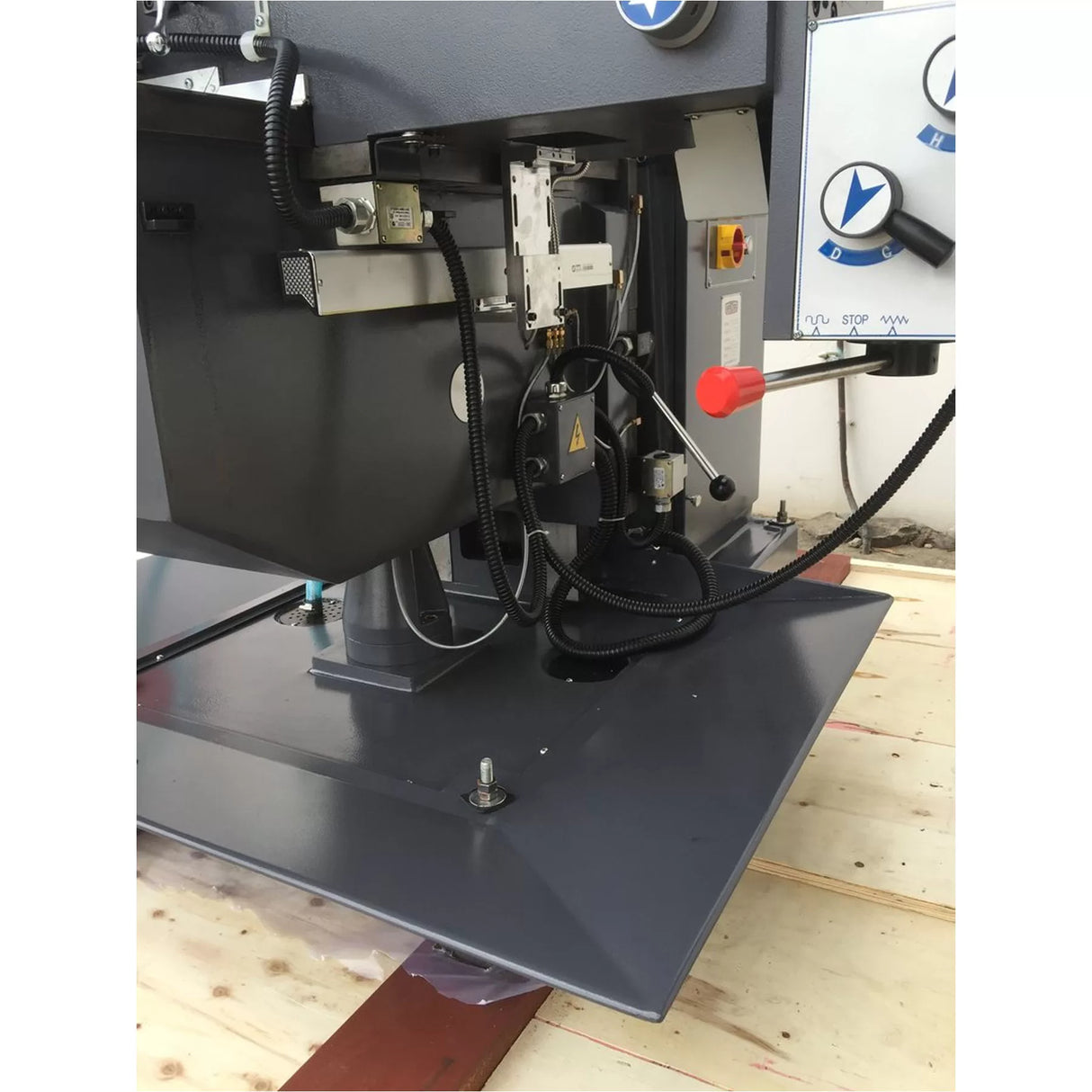 Turret Mill, Vertical & Horizontal Spindle, 3 Axis Digital Read Out