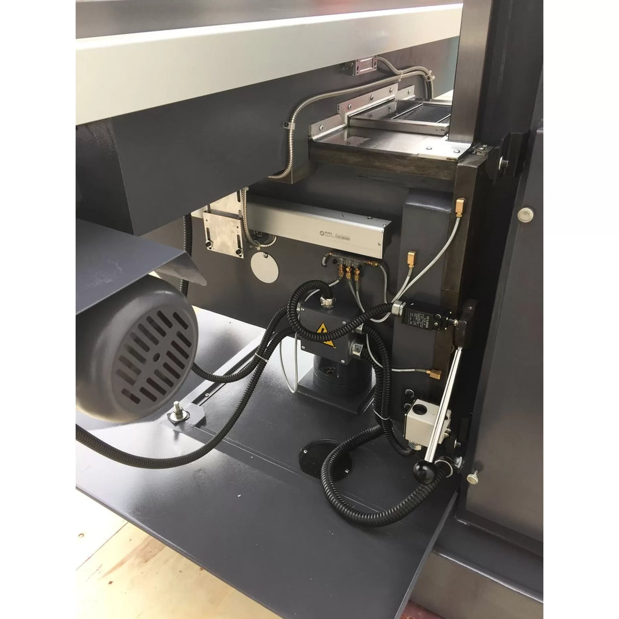 Turret Mill, Vertical & Horizontal Spindle, 3 Axis Digital Read Out