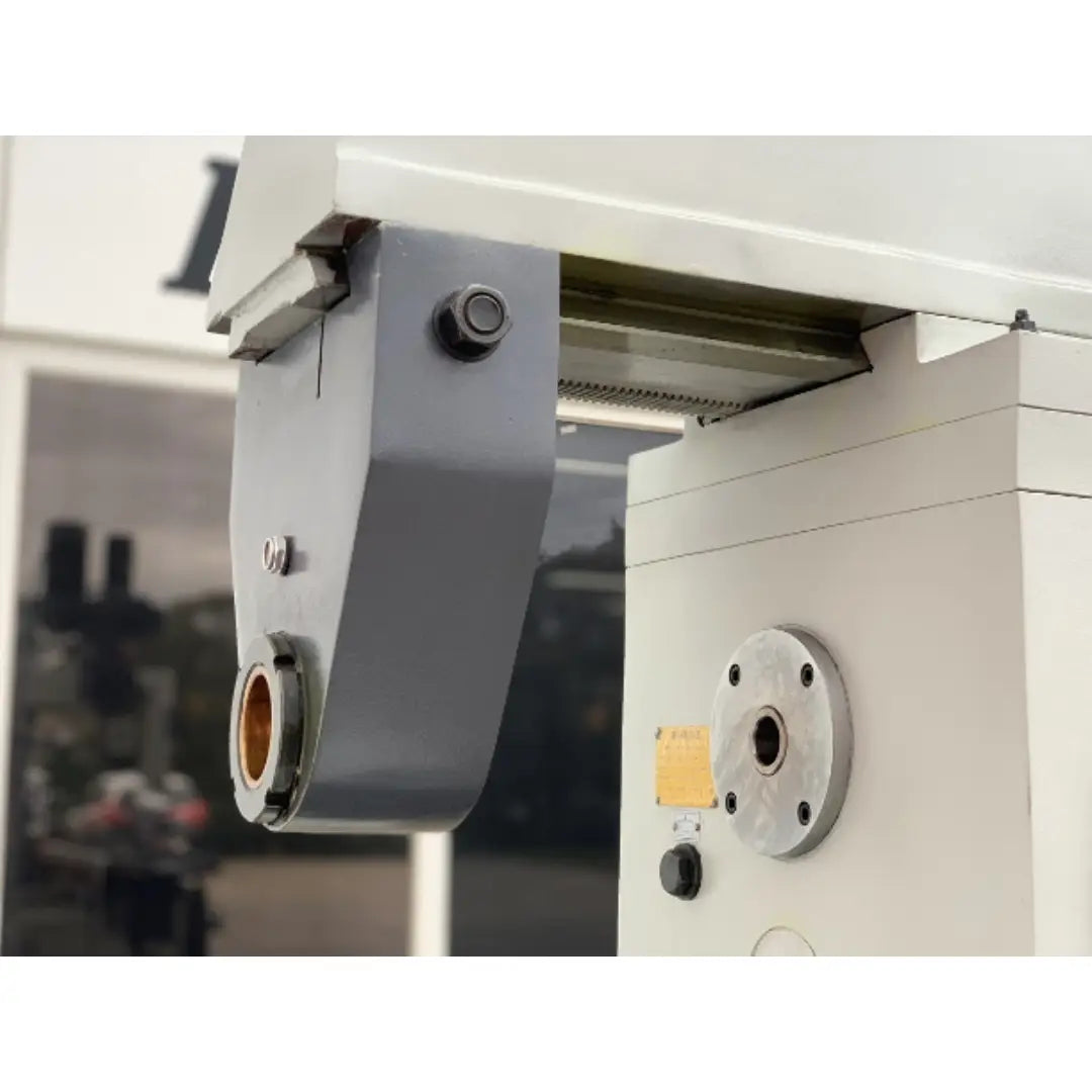 Turret Type Mill, Horizontal Arbor, 1600mm x 360mm Table, 40/ 50 International Spindle Mounts, Servo Drive, Power Draw Bar & 3 Axis DRO - 415Volt