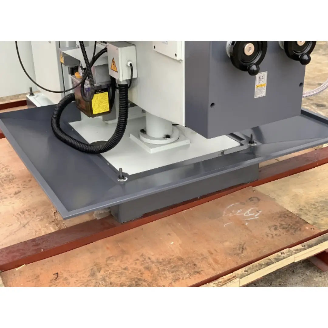 Turret Type Mill, Horizontal Arbor, 1600mm x 360mm Table, 40/ 50 International Spindle Mounts, Servo Drive, Power Draw Bar & 3 Axis DRO - 415Volt