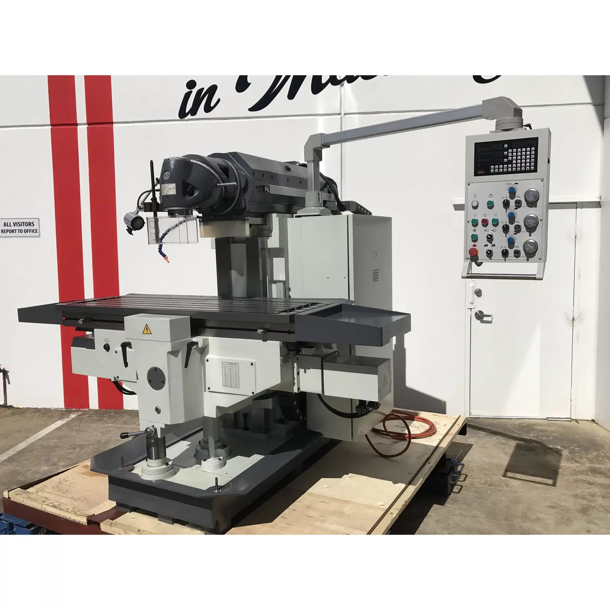 Universal Mill, 1600mm x 500mm Table, ISO 50 Vertical Spindle, 3 Axis DRO