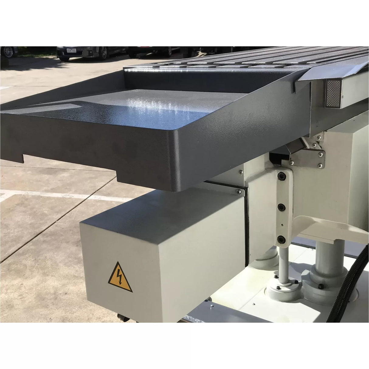 Universal Mill, 1600mm x 500mm Table, ISO 50 Vertical Spindle, 3 Axis DRO