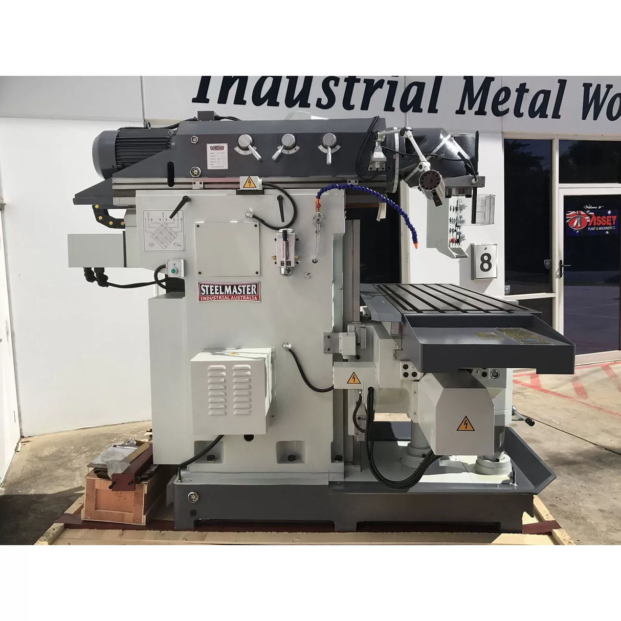 Universal Mill, 1600mm x 500mm Table, ISO 50 Vertical Spindle, 3 Axis DRO