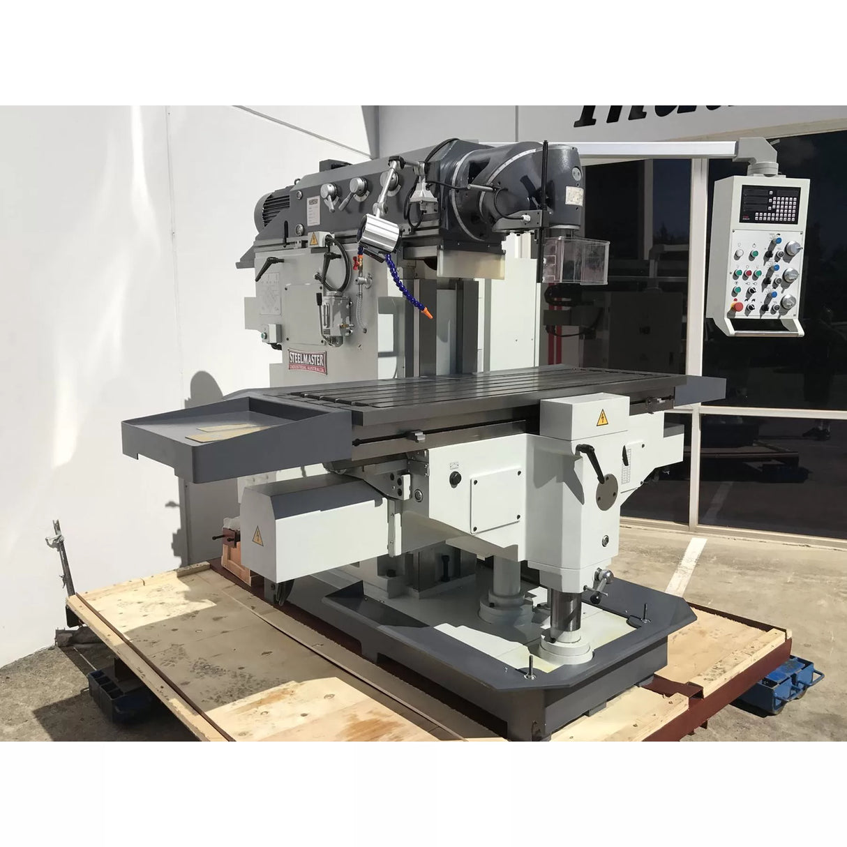 Universal Mill, 1600mm x 500mm Table, ISO 50 Vertical Spindle, 3 Axis DRO