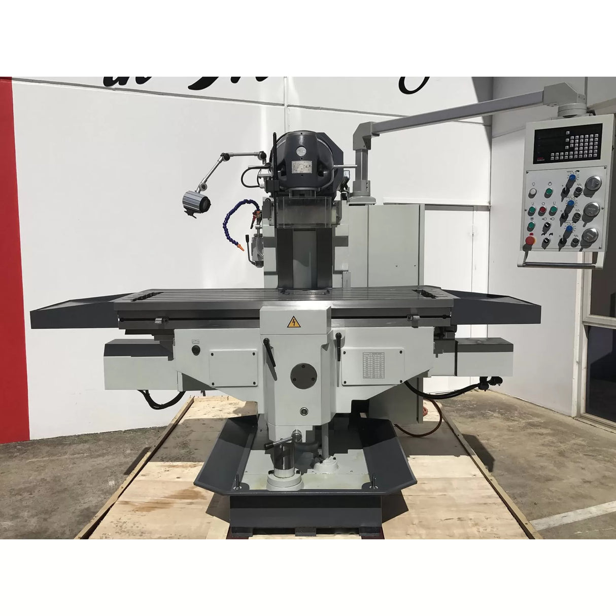 Universal Mill, 1600mm x 500mm Table, ISO 50 Vertical Spindle, 3 Axis DRO