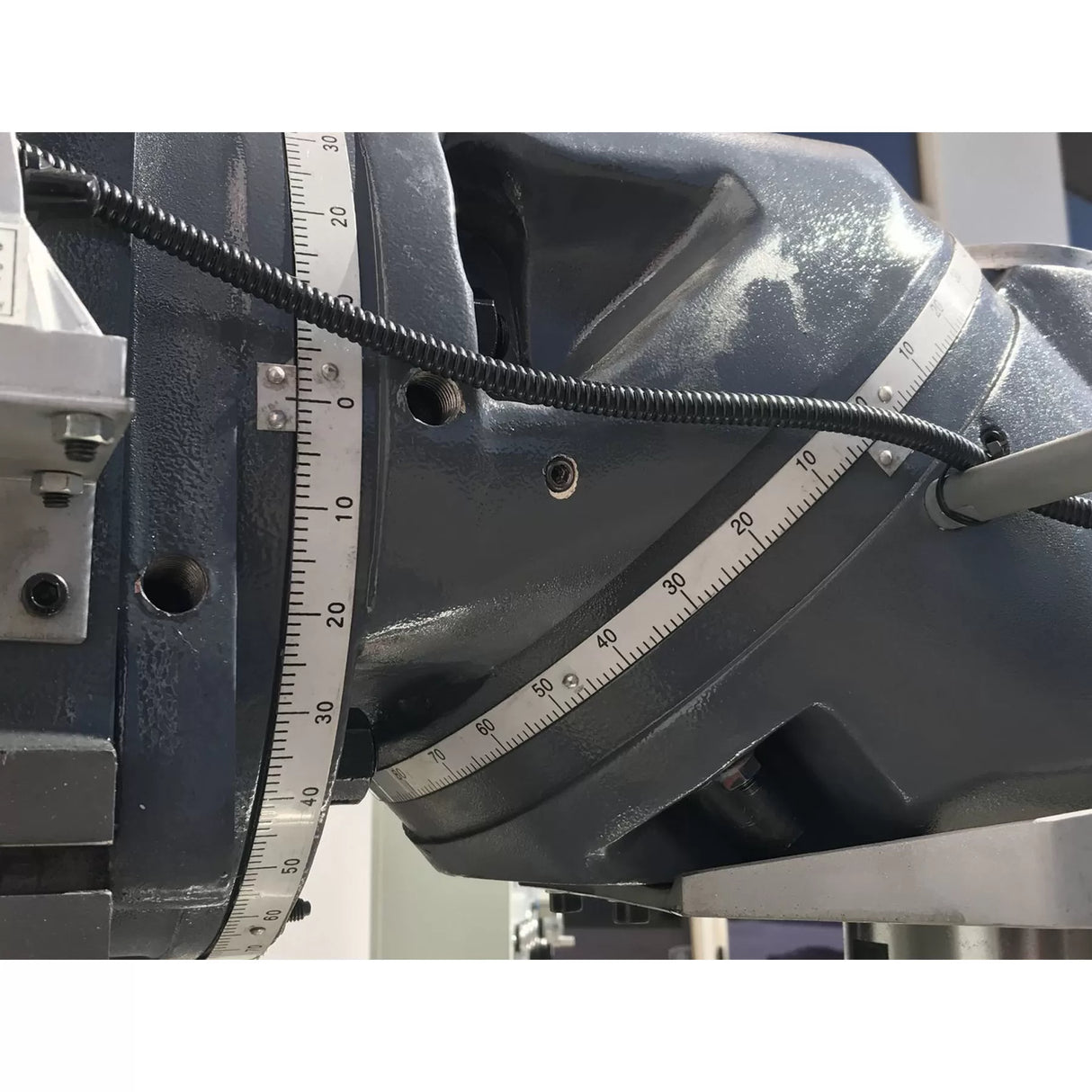 Universal Mill, 1600mm x 500mm Table, ISO 50 Vertical Spindle, 3 Axis DRO
