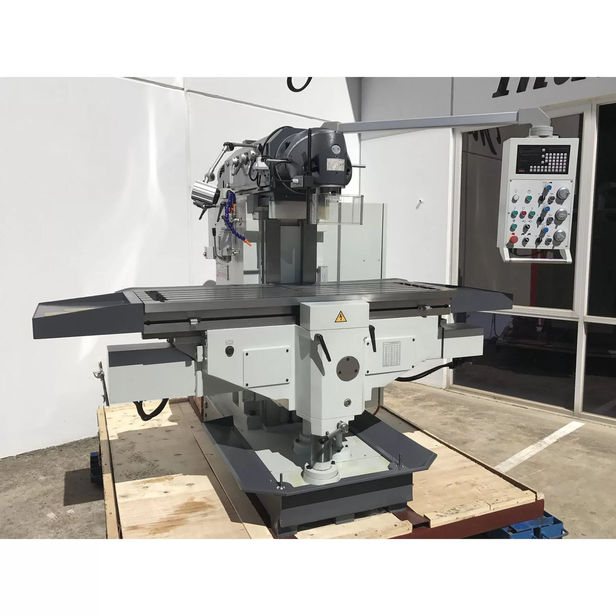 Universal Mill, 1600mm x 500mm Table, ISO 50 Vertical Spindle, 3 Axis DRO