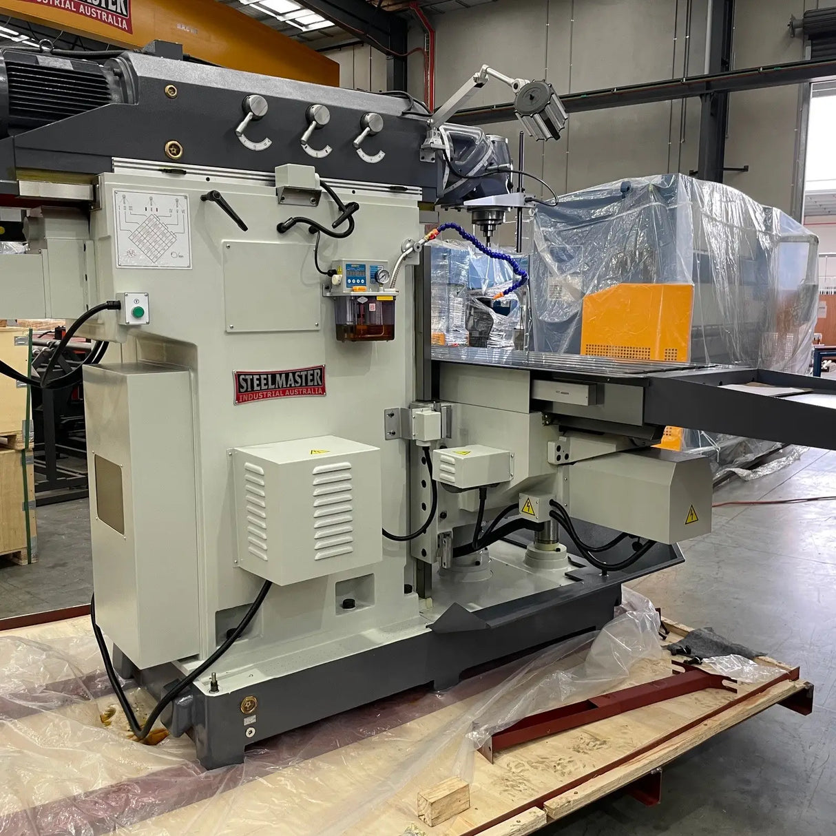 Universal Mill, 2000mm x 500mm Table, ISO 50 Vertical Spindle, 3 Axis DRO