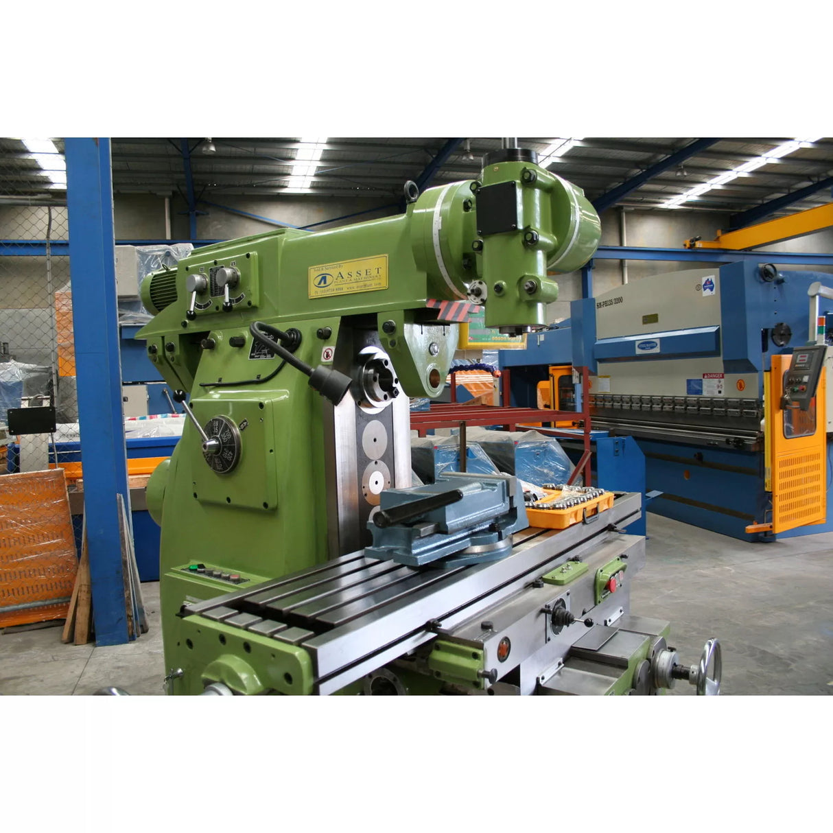 Universal Mill, ISO 50 Horizontal & ISO 40 Vertical Spindles